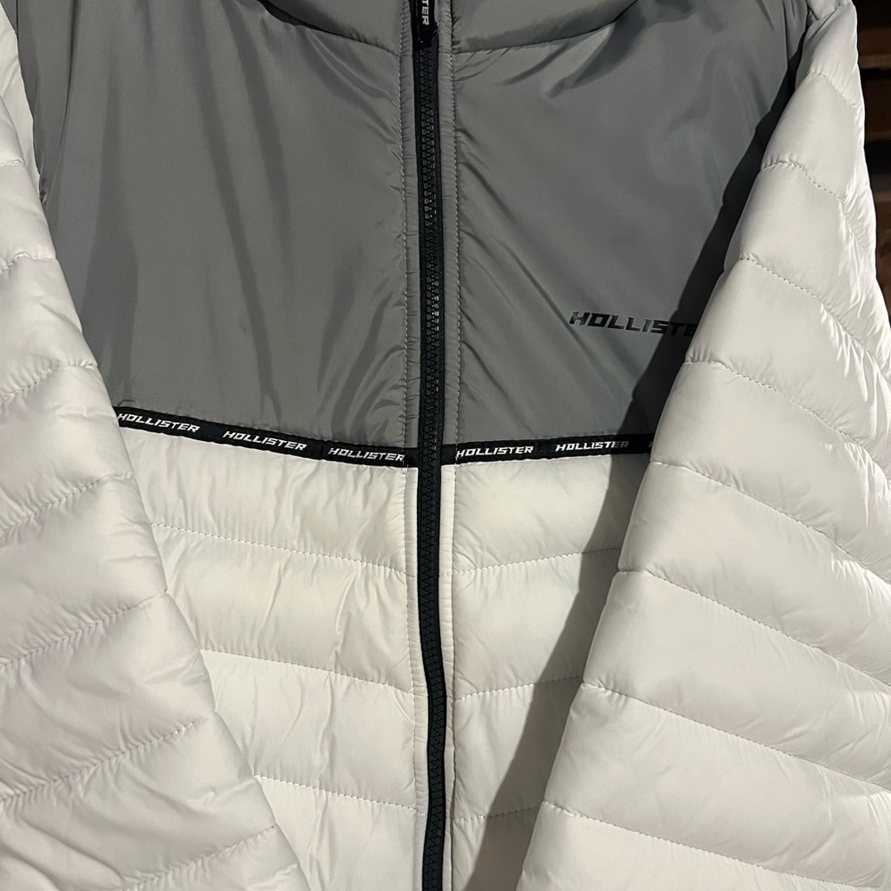Hollister Black and Gray Puffer Jacket